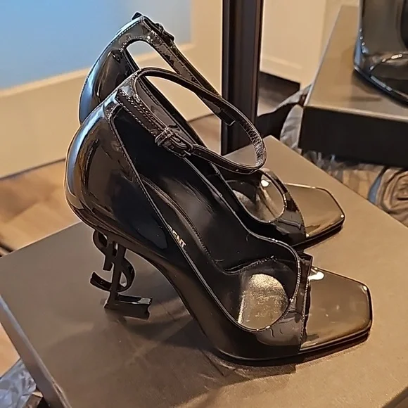 YSL Patent Heels - Picture 5 of 10